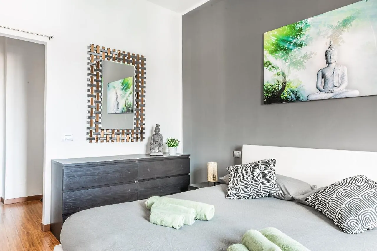 'Tribal House' Sansiro-Rhofiera-Duomo Apartment Milan