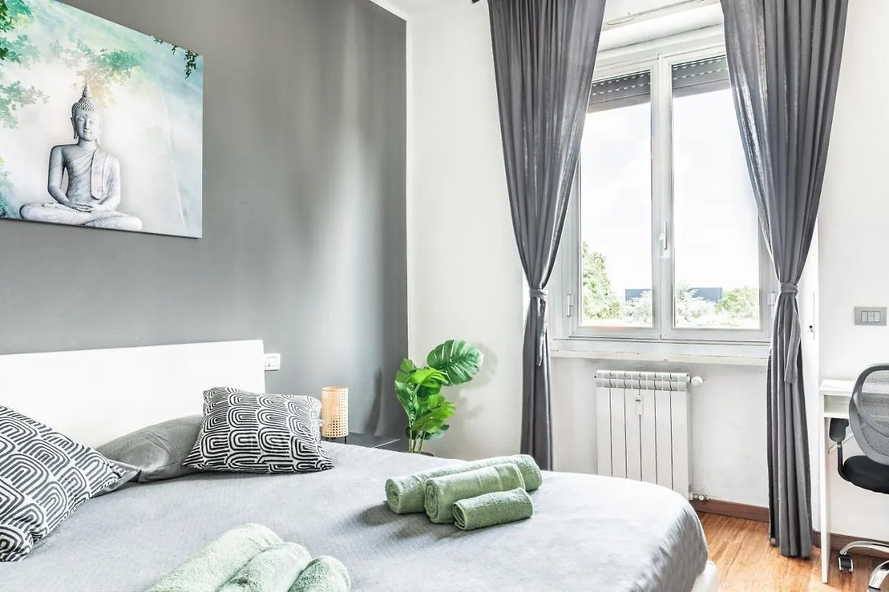 'Tribal House' Sansiro-Rhofiera-Duomo Apartment Milan
