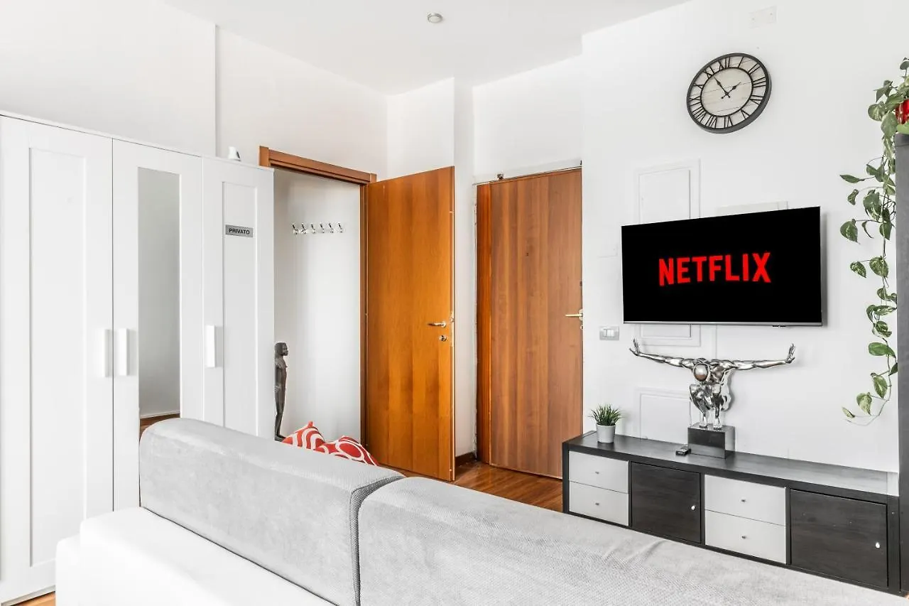 'Tribal House' Sansiro-Rhofiera-Duomo Apartment Milan