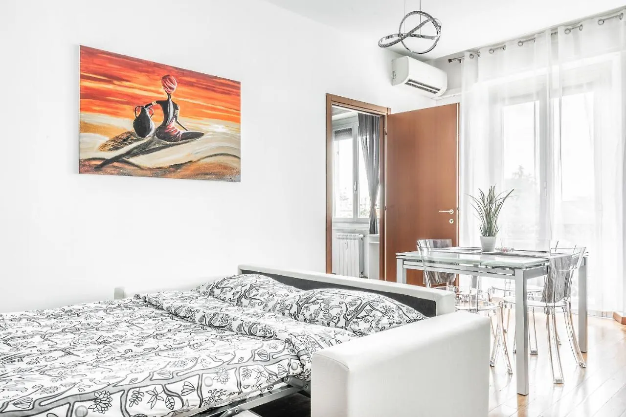 'Tribal House' Sansiro-Rhofiera-Duomo Apartment Milan Italy