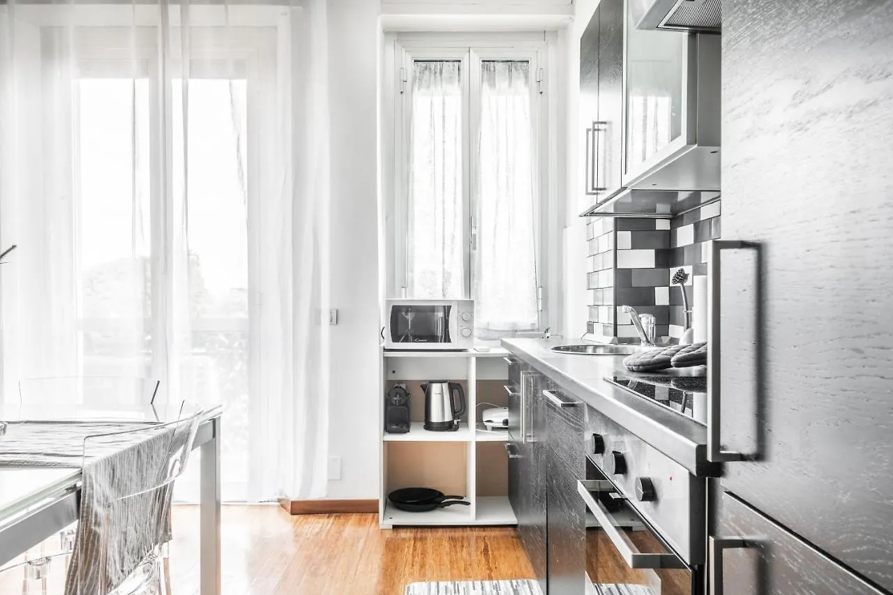 'Tribal House' Sansiro-Rhofiera-Duomo Apartment Milan